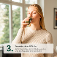 DAILY CLASSIC SHOTS: Frau trinkt den grünen Shot