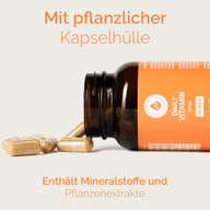 DAILY MULTIVITAMIN KAPSELN: Kapseln fallen aus der Dose, Hinweis auf die pflanzliche Kapselhülle