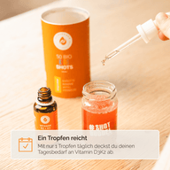 VITAMINTROPFEN D3K2 KIDS: Ein Tropfen fällt ins Glas